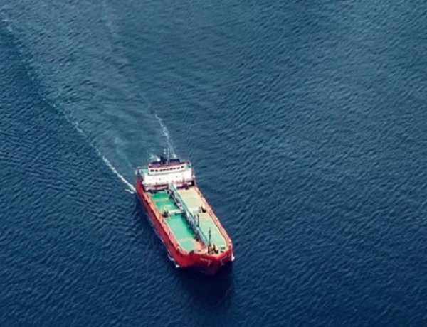 अमेरिकी सेना ने रोका ईरानी जहाज: ईरान ने दी जवाबी कार्रवाई की चेतावनी