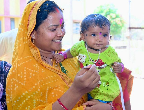विशेष लेख : बच्चों का भविष्य हमारी थाली में : पोषण, परवरिश और जीवनशैली का समग्र दृष्टिकोण