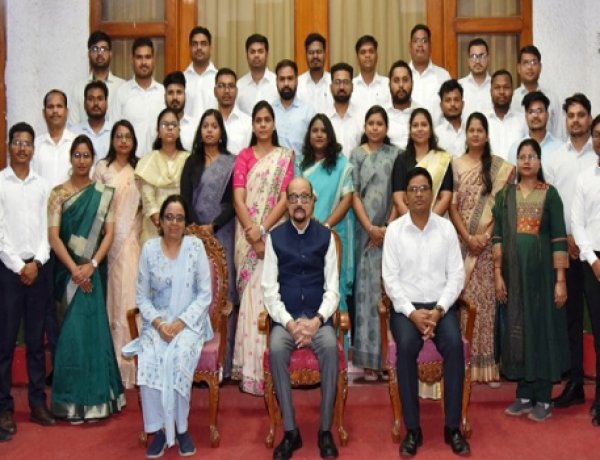 राज्यपाल से मिले प्रशिक्षणरत नायब तहसीलदार