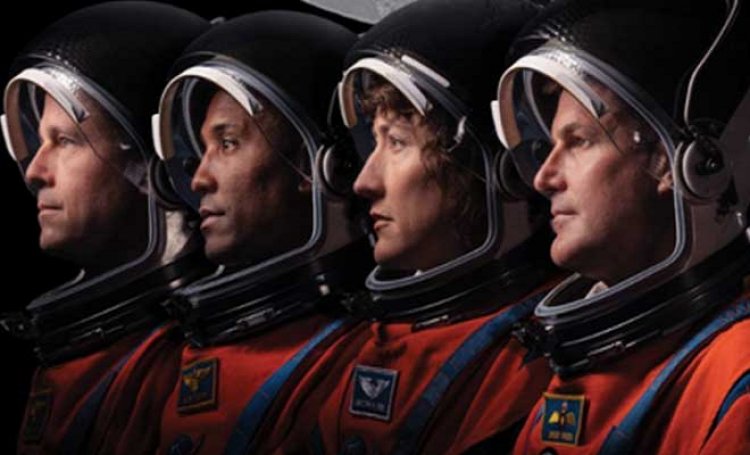 चांद का चक्कर लगाने को 4 एस्ट्रोनॉट्स रवाना