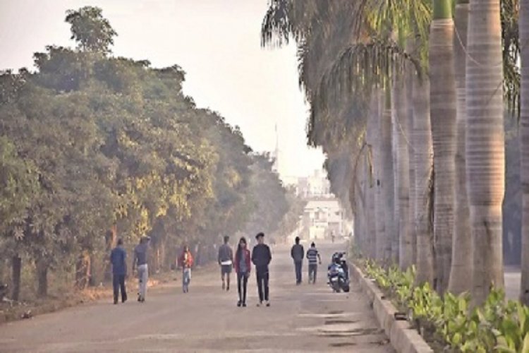 रायपुर में बदला मौसम का मिजाज, तेज हवाओं के साथ झमाझम बारिश