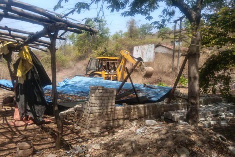 अवैध अतिक्रमण पर छत्तीसगढ़ राज्य वन विकास निगम की सख्त कार्रवाई