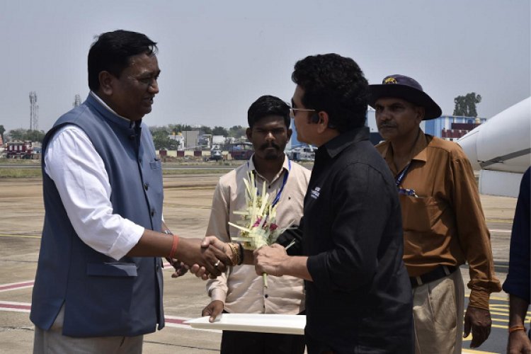 भारत रत्न श्री सचिन तेंदुलकर का एयरपोर्ट में आत्मीय स्वागत