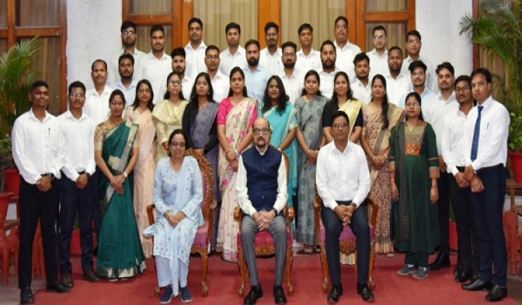 राज्यपाल से मिले प्रशिक्षणरत नायब तहसीलदार