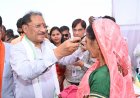 मुख्यमंत्री श्री विष्णु देव साय ने हितग्राहियों को अपने हाथों से पहनाया नजर का चश्मा