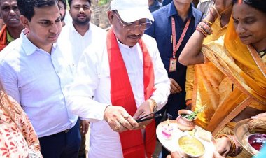 एक ग्रामीण का न्योता, मुख्यमंत्री का अपनापन - प्रधानमंत्री आवास से साकार हुआ सपना, मुख्यमंत्री ने कराया गृह प्रवेश