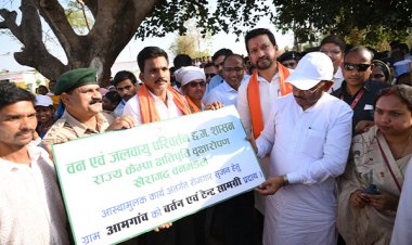 सुशासन तिहार: मुख्यमंत्री श्री विष्णु देव साय ने समाज प्रमुख को सौंपा टेंट एवं बर्तन सामग्री, ग्राम आमगांव में बढ़ेगा रोजगार