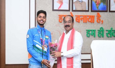 उप मुख्यमंत्री श्री अरुण साव से छत्तीसगढ़ के अंतरराष्ट्रीय शूटर दिव्यांशु ने की मुलाकात