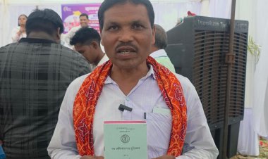 सुशासन तिहार में चमरू तिर्की को मिला वन अधिकार पत्र, खेती-किसानी को मिला नया संबल