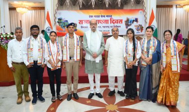 विभिन्न क्षेत्रों में उत्कृष्ट कार्य करने वाले गुमनाम नायकों का लोकभवन में हुआ सम्मान