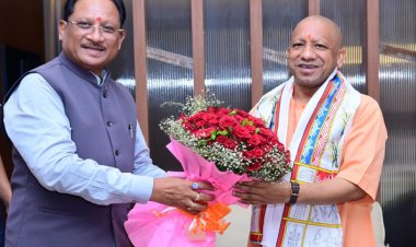 मुख्यमंत्री ने उत्तर प्रदेश के मुख्यमंत्री श्री योगी आदित्यनाथ का किया आत्मीय स्वागत