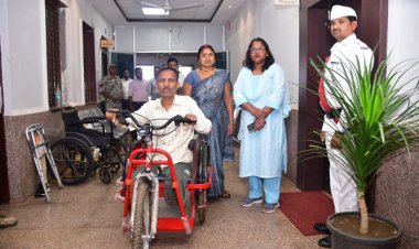 ’दिव्यांग बुद्ध सिंह को मिला मोटराइज्ड ट्रायसायकल’