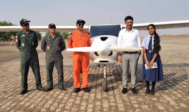 फाइटर प्लेन और कॉकपिट का लिया रोमांचक अनुभव, एयरक्राफ्ट की कार्यप्रणाली समझकर बढ़ाया ज्ञान