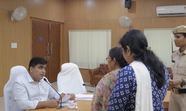 जनदर्शन में कलेक्टर ने सुनी आमजनों की समस्याएं, त्वरित निराकरण के दिए निर्देश