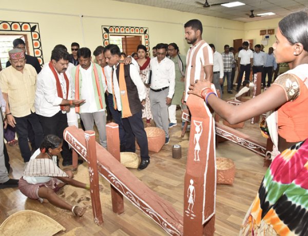 केंद्रीय गृह मंत्री के प्रस्तावित बस्तर प्रवास की तैयारियों का उप मुख्यमंत्री श्री विजय शर्मा ने लिया जायज़ा