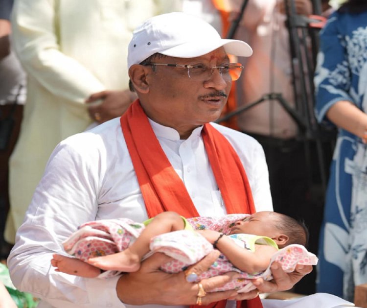 एक माह के नवजात का मुख्यमंत्री ने किया नामकरण, “रविशंकर” नाम से गूंजा गांव का आंगन