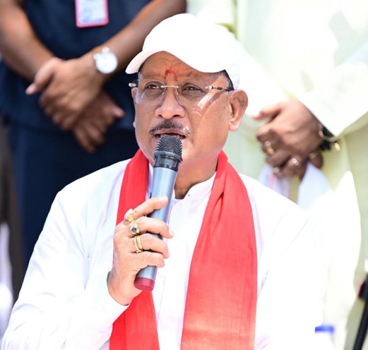 आम की छांव में बदले सपनों के मायने: मुख्यमंत्री ने कहा अब करोड़पति दीदी बनने की सोचिए