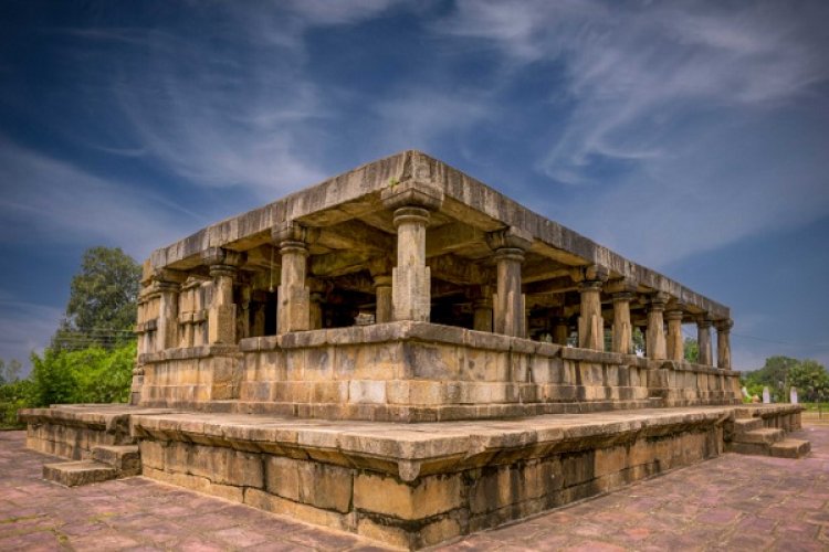 पत्थरों में उकेरी इतिहास की जीवंत गाथा : बारसूर का बत्तीसा मंदिर अद्भुत शिल्पकला का प्रतीक