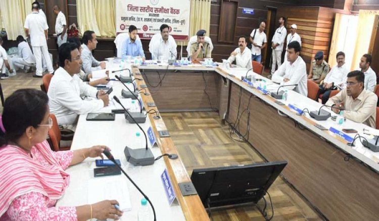 अधिकारी-कर्मचारी अनुशासित और संकल्पित होकर विकसित छत्तीसगढ़ के लिए करें काम: प्रभारी सचिव श्री बोरा