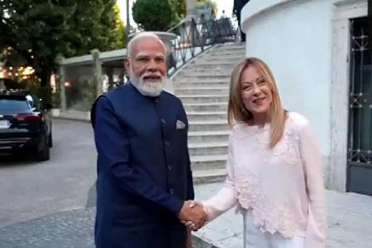 इटली पहुंचे पीएम मोदी ने जॉर्जिया मेलोनी को भेंट किया मेलोडी टॉफी का पैकेट