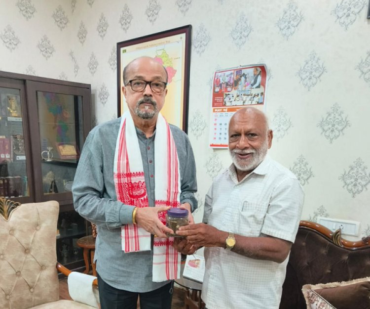 छत्तीसगढ़ चाय व्यापारी संघ के उपाध्यक्ष ने की राज्यपाल से सौजन्य भेंट