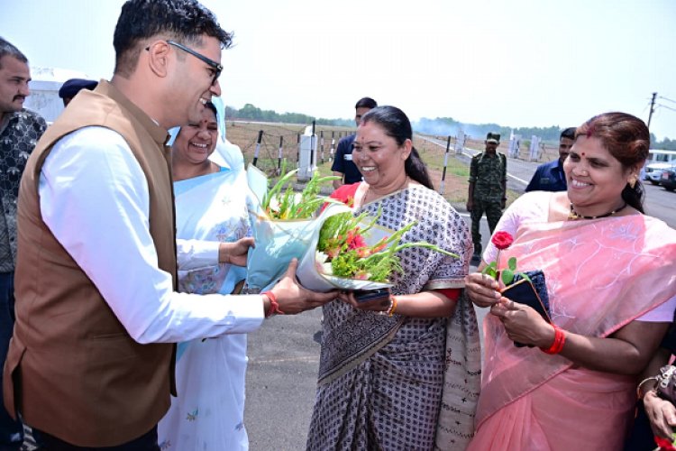वित्त मंत्री श्री ओपी चौधरी का जशपुर आगडीह हवाई अड्डे पर आत्मीय स्वागत