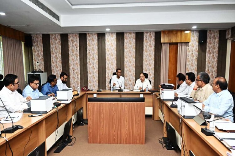 नगरीय निकाय से समन्वय कर शहर के बीच बनने वाली सड़कों में निर्माण के दौरान ही करें नाली, अंडरग्राउंड केबल, पाइपलाइन के लिए प्रावधान