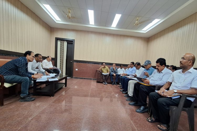 लोक निर्माण विभाग के सचिव ने सड़कों का काम देखा