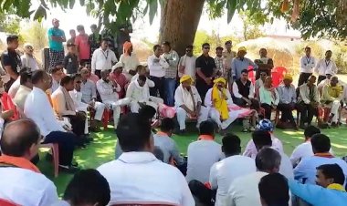 उप मुख्यमंत्री श्री अरुण साव ने आम पेड़ के नीचे लगाई चौपाल
