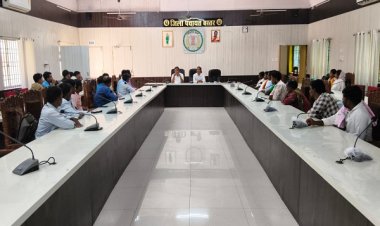 ’छत्तीसगढ़ होमस्टे नीति 2025-30 के तहत आयोजित बैठक में हितग्राहियों को दी गई व्यवसाय संचालन, ऋण सुविधा एवं पर्यटन संभावनाओं की जानकारी’