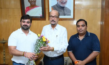 राज्यपाल श्री डेका से छत्तीसगढ़ कायाकिंग-कैनोइंग एसोसिएशन के पदाधिकारियों ने भेंट की