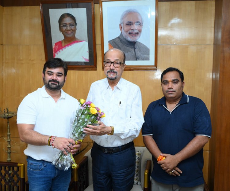 राज्यपाल श्री डेका से छत्तीसगढ़ कायाकिंग-कैनोइंग एसोसिएशन के पदाधिकारियों ने भेंट की