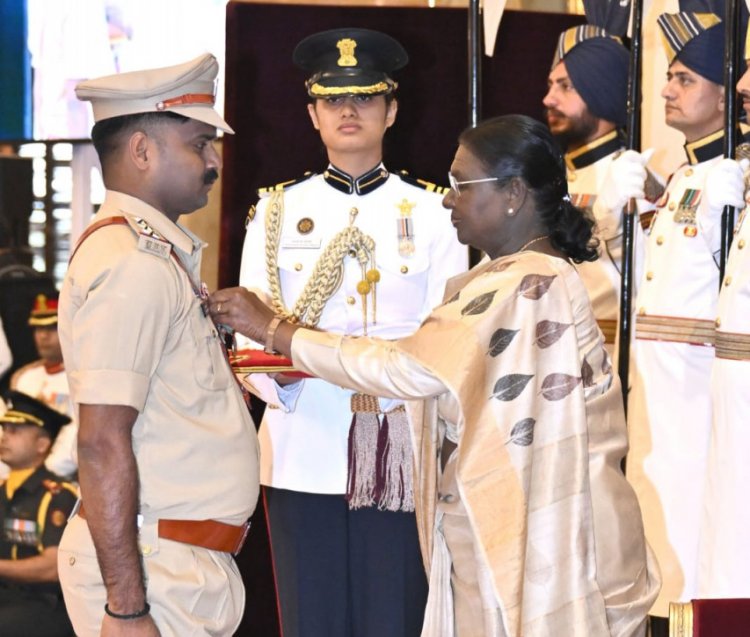 वित्त मंत्री श्री ओपी चौधरी ने शौर्य चक्र से सम्मानित छत्तीसगढ़ पुलिस के जांबाज अधिकारियों को दी बधाई