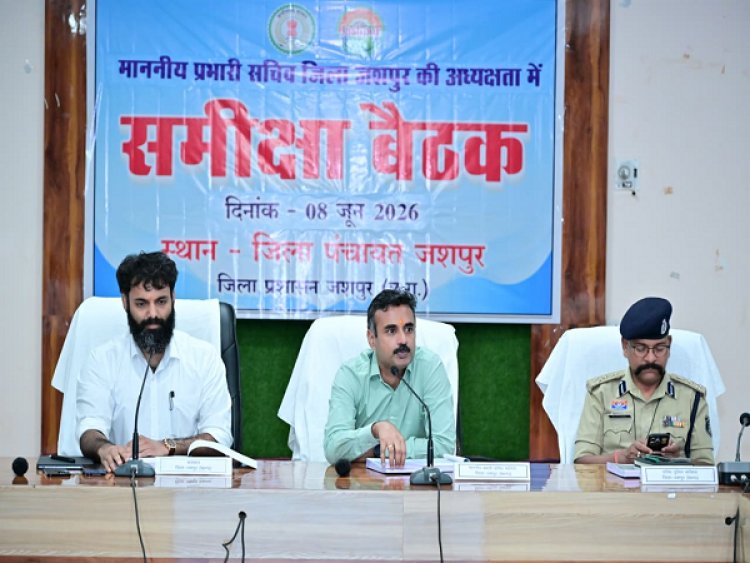 प्रभारी सचिव श्री अंकित आनंद ने की जिले के विकास कार्यों की व्यापक समीक्षा